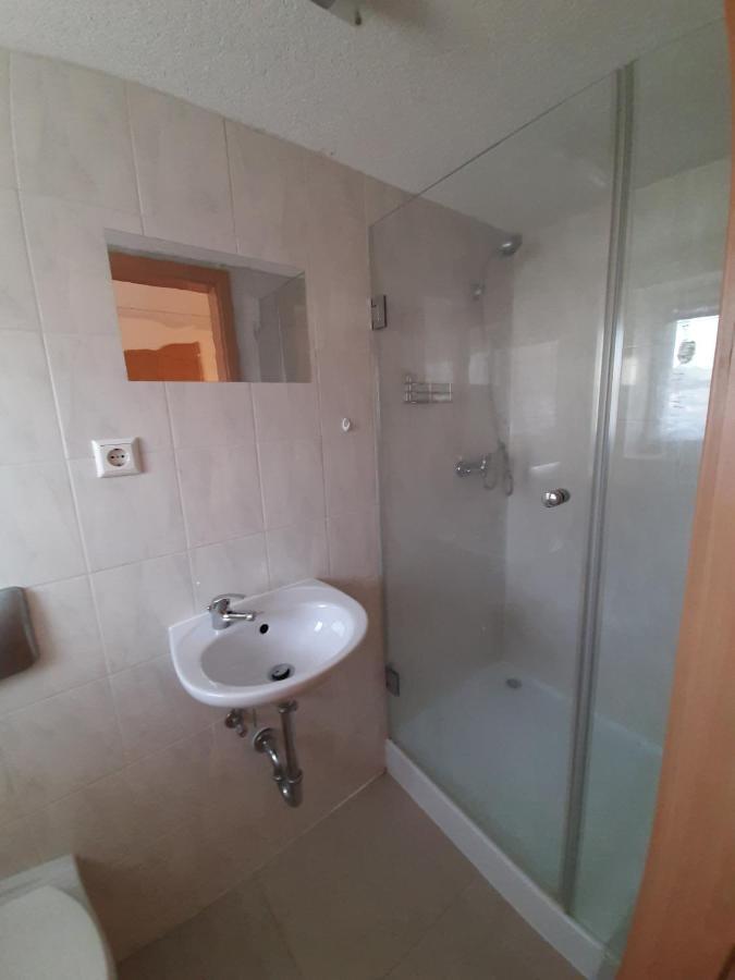 Biberach-Riss-Zimmer-Frei, Einzel-Zimmer Bad Kueche Birkenhard Exteriér fotografie