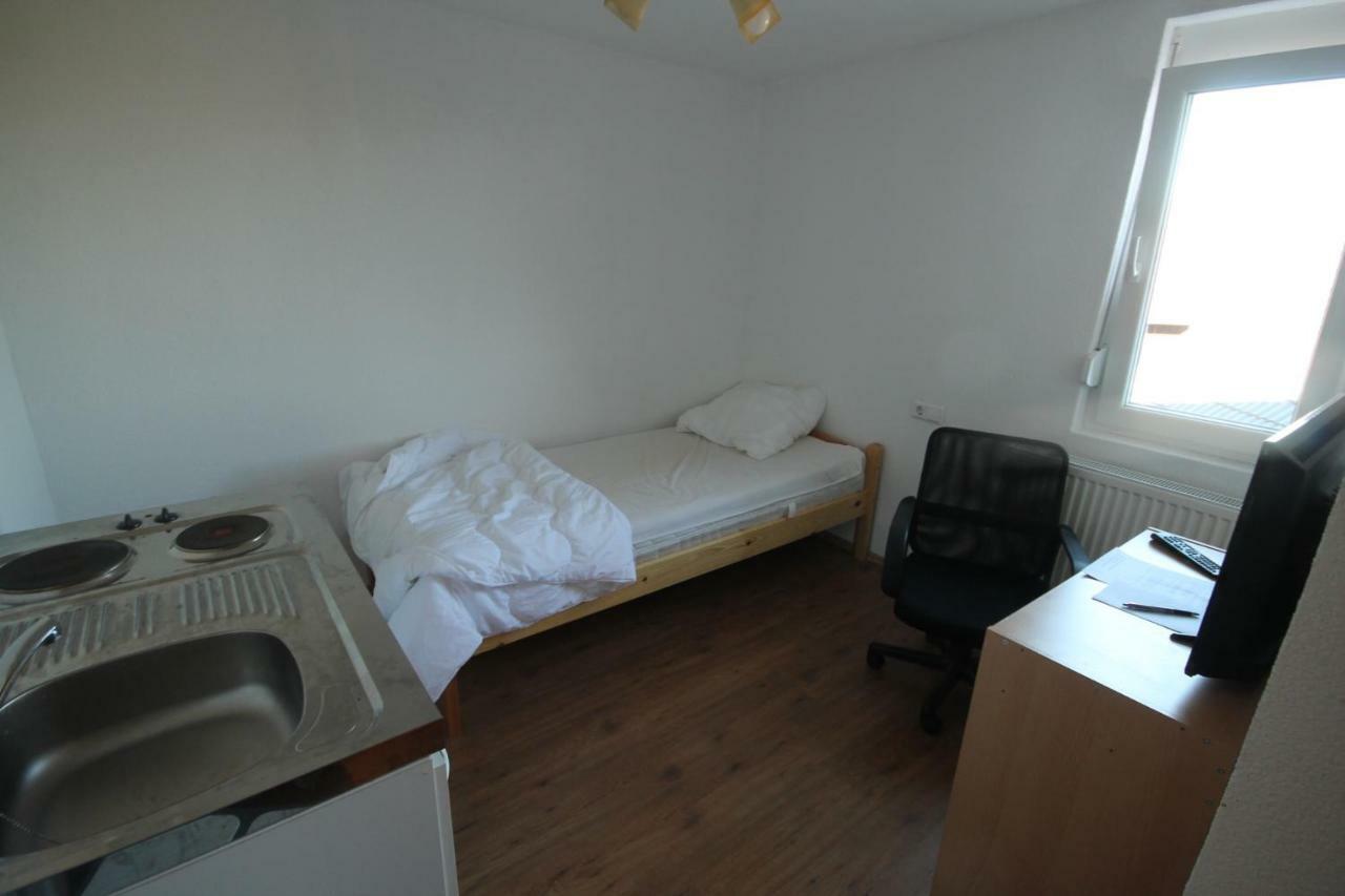 Biberach-Riss-Zimmer-Frei, Einzel-Zimmer Bad Kueche Birkenhard Exteriér fotografie