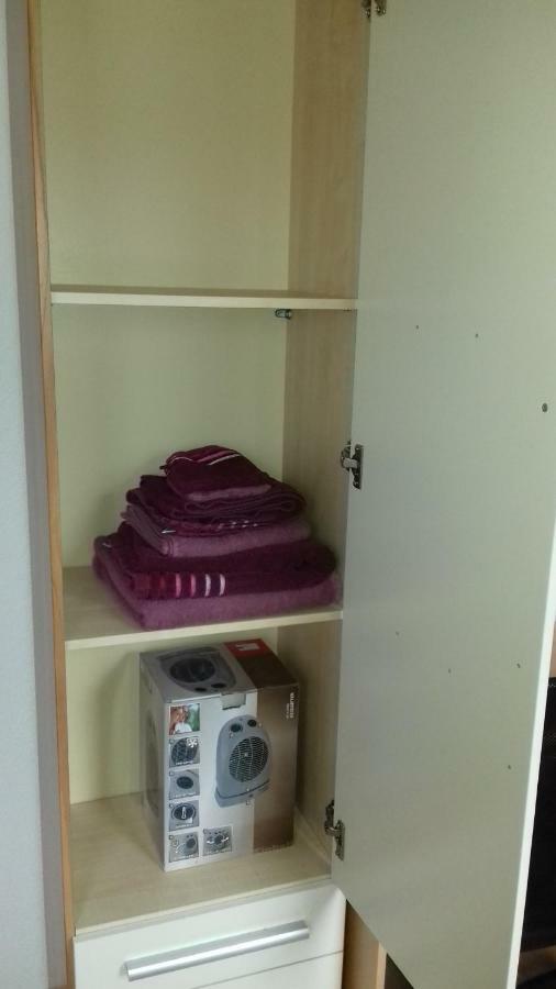Biberach-Riss-Zimmer-Frei, Einzel-Zimmer Bad Kueche Birkenhard Pokoj fotografie