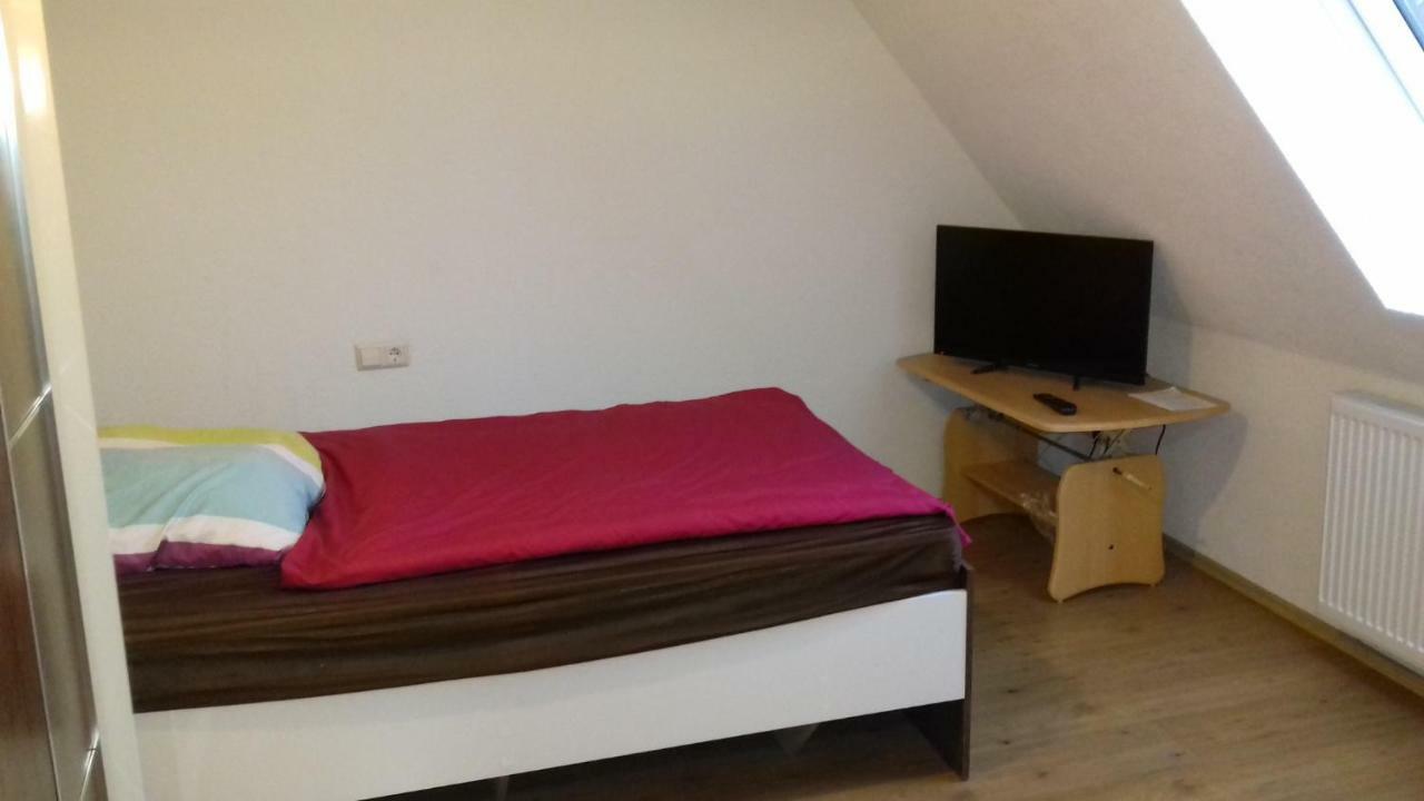 Biberach-Riss-Zimmer-Frei, Einzel-Zimmer Bad Kueche Birkenhard Pokoj fotografie